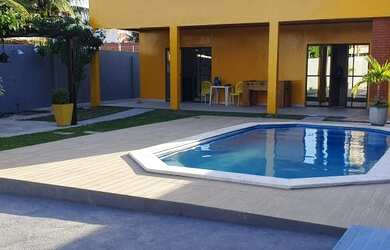 Imagem: A casa possui 2 Dormitórios, 3 Vagas na garagem e está localizado