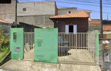 Imagem: A casa possui 2 Dormitórios, 1 Banheiro, 2 Vagas na garagem