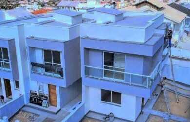 Imagem: A casa possui 2 Dormitórios, 2 Banheiros, 2 Vagas na garagem