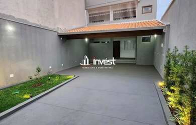 Imagem: A casa possui 2 Dormitórios, 3 Banheiros, 3 Vagas na garagem