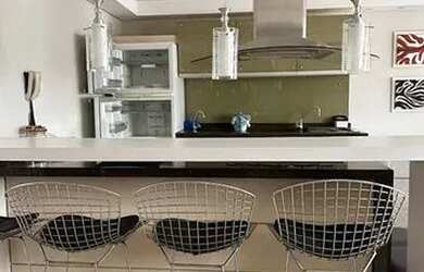 Imagem: O apartamento possui 2 Dormitórios, 1 Banheiro, 1 Vaga na garagem