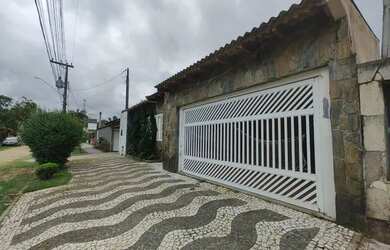 Imagem: A casa possui 5 Dormitórios, 4 Banheiros, 5 Vagas na garagem