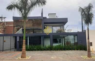 Imagem: A casa possui 1 Dormitório, 5 Banheiros, 5 Vagas na garagem