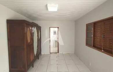 Imagem: A casa possui 5 Dormitórios, 2 Banheiros, 1 Vaga na garagem