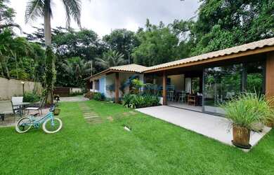 Imagem: A casa em condomínio possui 4 Dormitórios, 5 Banheiros, 2