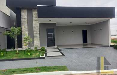 Imagem: A casa em condomínio possui 3 Dormitórios, 3 Banheiros, 4