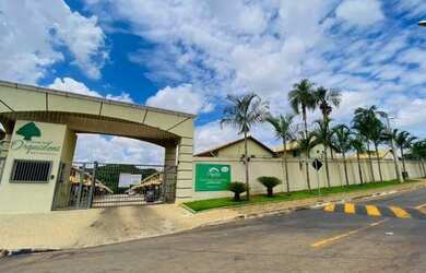 Imagem: A casa possui 3 Dormitórios, 4 Banheiros, 3 Vagas na garagem