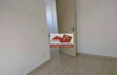 Imagem: O apartamento possui 2 Dormitórios, 1 Banheiro, 1 Vaga na garagem