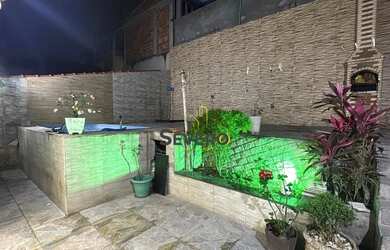 Imagem: A casa possui 2 Dormitórios, 3 Banheiros, 1 Vaga na garagem