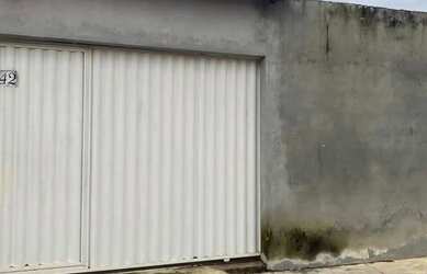 Imagem: A casa possui 3 Dormitórios, 2 Banheiros, 3 Vagas na garagem