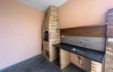 Imagem: A casa possui 3 Dormitórios, 3 Banheiros, 2 Vagas na garagem