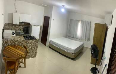 Imagem: O apartamento possui 1 Dormitório, Acomodam 2 pessoas, 1 Vaga