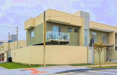 Imagem: A casa possui 3 Dormitórios, 2 Banheiros, 2 Vagas na garagem