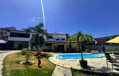 Imagem: A casa possui 4 Dormitórios, 2 Banheiros, 5 Vagas na garagem