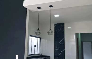 Imagem: A casa possui 2 Dormitórios, 2 Banheiros, 1 Vaga na garagem