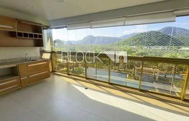 Imagem: O apartamento possui 4 Dormitórios, 5 Banheiros, 3 Vagas na