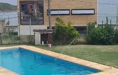 Imagem: A casa à venda possui 5 Dormitórios, 5 Banheiros, 2 Vagas
