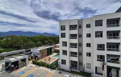 Imagem: O apartamento possui 2 Dormitórios, 1 Banheiro, 1 Vaga na garagem