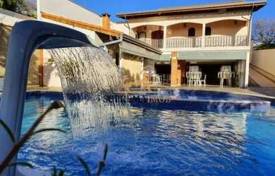 Imagem: A chácara possui 880m² de Área e está localizado em Cajuru