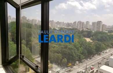 Imagem: O depósito possui 4 Vagas na garagem e 90m² de Área e está