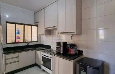 Imagem: A casa possui 2 Dormitórios, 2 Banheiros, 1 Vaga na garagem