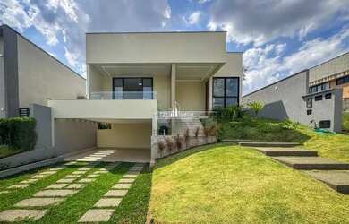 Imagem: A casa em condomínio possui 3 Dormitórios, 4 Banheiros, 4