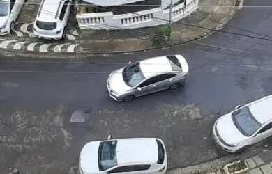 Imagem: O apartamento possui 3 Dormitórios, 1 Banheiro, 1 Vaga na garagem