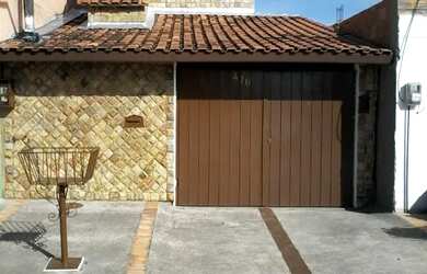 Imagem: A casa possui 3 Dormitórios, 3 Banheiros, 1 Vaga na garagem