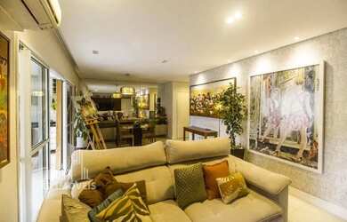 Imagem: O apartamento possui 3 Dormitórios, 3 Banheiros, 2 Vagas na