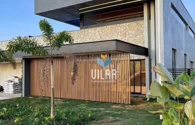 Imagem: A casa em condomínio possui 4 Dormitórios, 5 Banheiros, 5