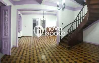 Imagem: A casa possui 3 Dormitórios, 4 Banheiros, 3 Vagas na garagem