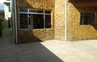 Imagem: A casa possui 3 Dormitórios, 3 Banheiros, 3 Vagas na garagem