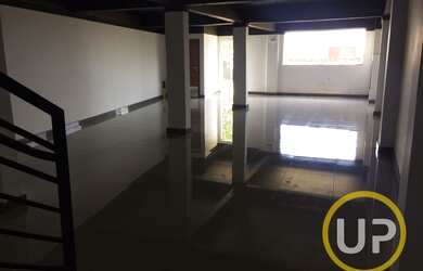 Imagem: O depósito possui 5 Vagas na garagem, 545m² de Área e está