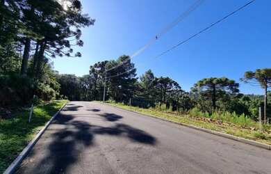 Imagem: O terreno possui 450m² de Área e está localizado em Gramado