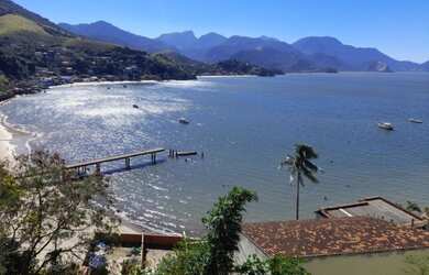 Imagem: A casa possui 2 Dormitórios, 2 Banheiros, 1 Vaga na garagem