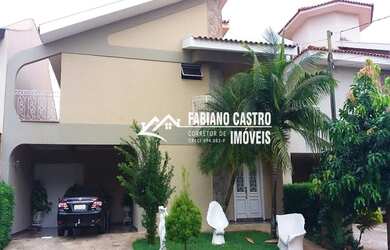 Imagem: A casa em condomínio possui 5 Dormitórios, 5 Banheiros, 2