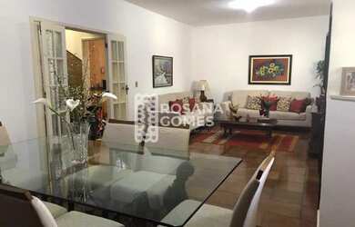 Imagem: A casa em condomínio possui 5 Dormitórios, 4 Banheiros, 2