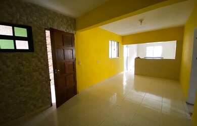 Imagem: A casa possui 2 Dormitórios, 1 Banheiro, 1 Vaga na garagem