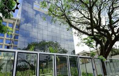 Imagem: O depósito possui 5 Vagas na garagem e 2545m² de Área e está