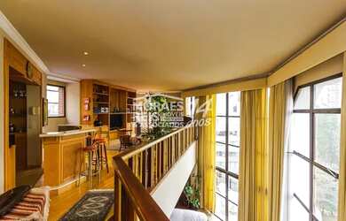 Imagem: O apartamento possui 5 Dormitórios, 5 Banheiros, 4 Vagas na