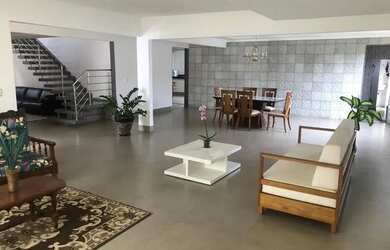 Imagem: A casa possui 5 Dormitórios, 5 Banheiros, 3 Vagas na garagem