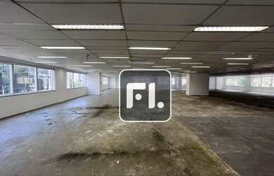 Imagem: O depósito possui 4 Vagas na garagem, 465m² de Área e está