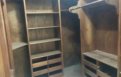 Imagem: A casa em condomínio possui 4 Dormitórios, 1 Banheiro, 5 Vagas