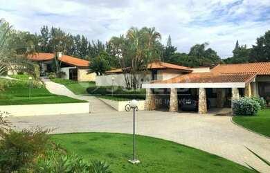 Imagem: A casa em condomínio possui 5 Dormitórios, 5 Banheiros, 5