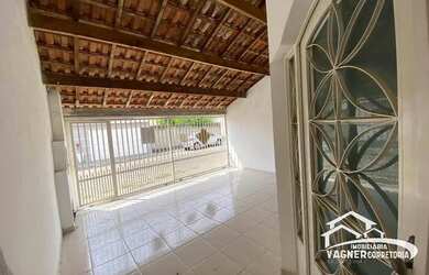 Imagem: A casa possui 2 Dormitórios, 1 Banheiro, 2 Vagas na garagem