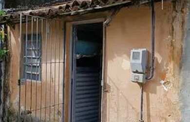 Imagem: A casa possui 2 Dormitórios, 1 Banheiro e está localizado