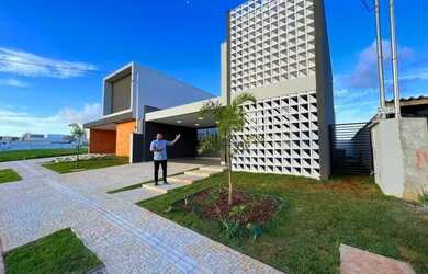 Imagem: A casa em condomínio possui 3 Dormitórios, 4 Banheiros, 2