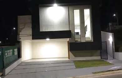 Imagem: A casa em condomínio possui 3 Dormitórios, 2 Banheiros, 2