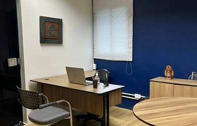 Imagem: A casa possui 5 Dormitórios, 2 Banheiros, 5 Vagas na garagem