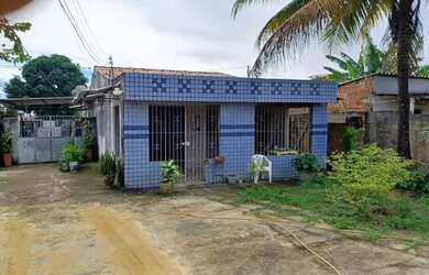 Imagem: A casa possui 3 Dormitórios, 3 Banheiros, 4 Vagas na garagem